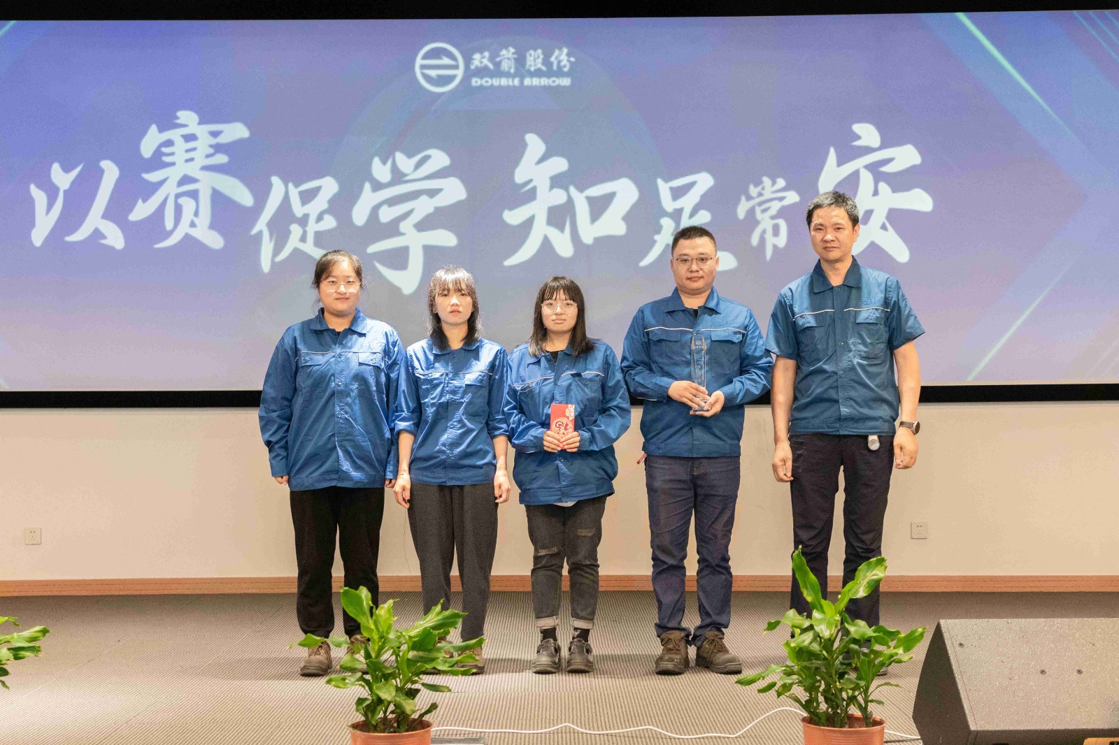 1695872250992895F5A8.jpg 1695872250992895F5A8.jpg